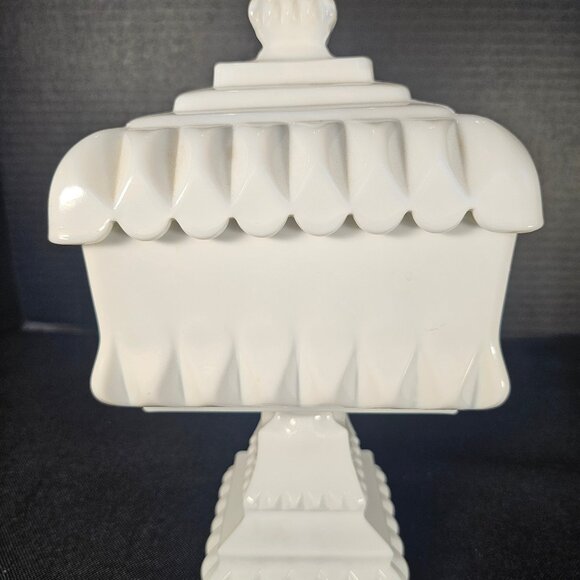 Large Vintage Westmoreland Wedding Milk Glass Covered Pedestal Candy Dish - Picture 12 of 12